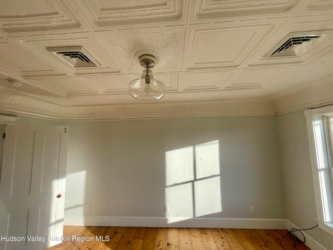 Building Photo - 536 Columbia St