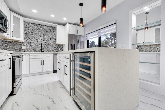 Building Photo - 9861 NW 6th Ct