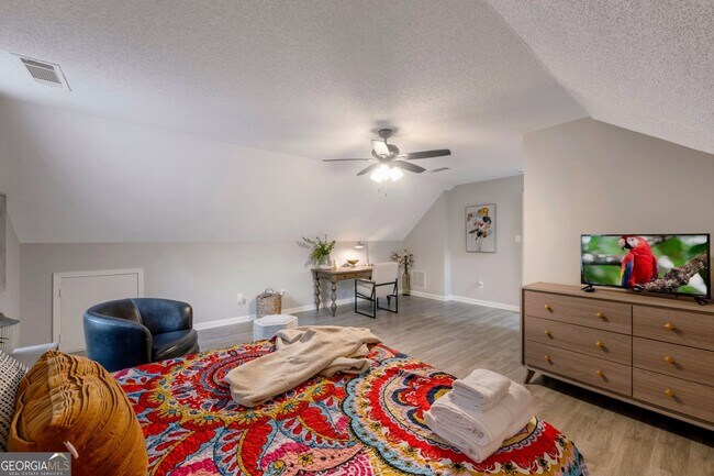 Building Photo - 6839 Sandy Creek Dr