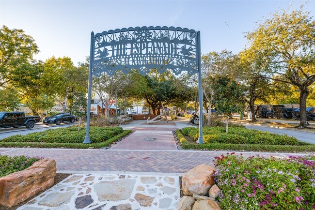 Building Photo - 412 N Nagle St