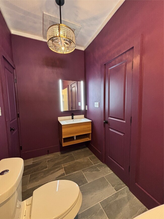 Building Photo - 613 14th St