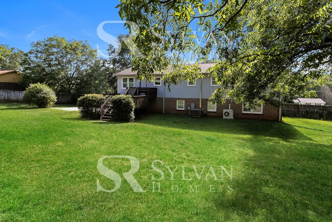 Building Photo - Your DREAM home awaits