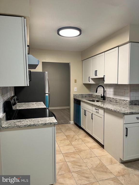Building Photo - 7572 Belle Grae Dr