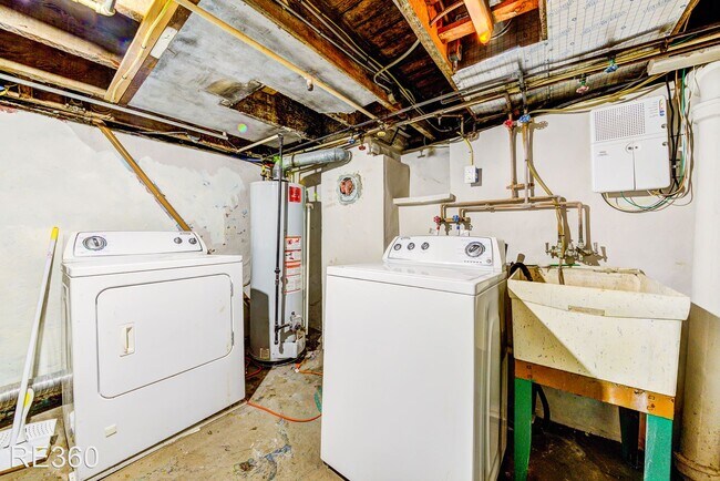 Building Photo - 4 br, 1 bath House - 1008 East Warrington ...