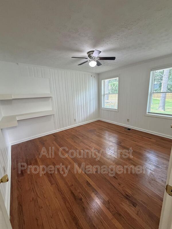 Building Photo - 2101 Holly Hill Dr