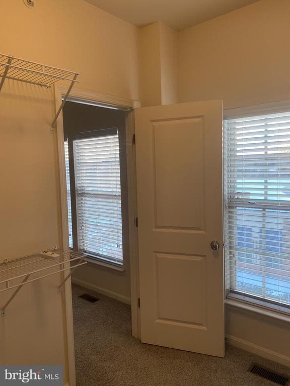 Building Photo - 8049 Crescent Park Dr