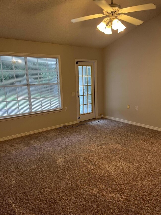 Building Photo - 2715 River Run Rd