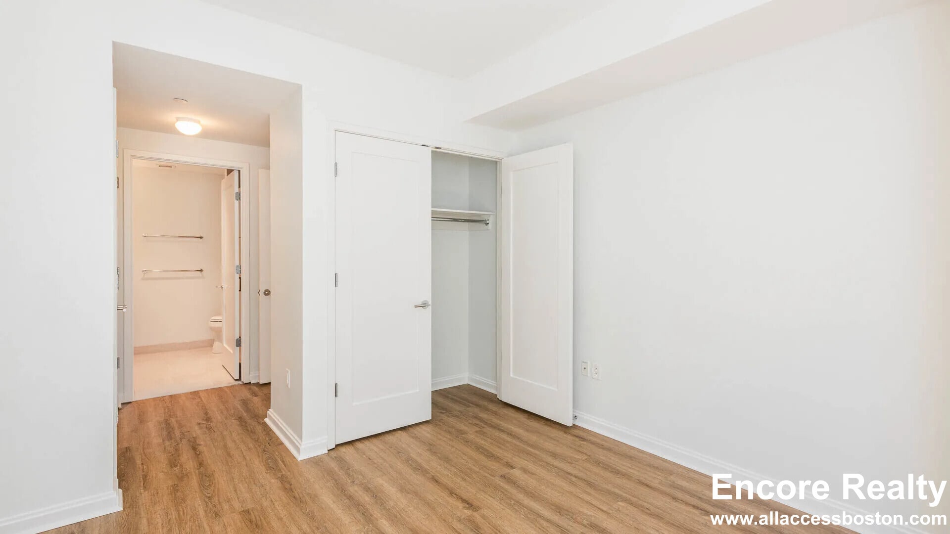 Building Photo - 285 Third St. Unit 303