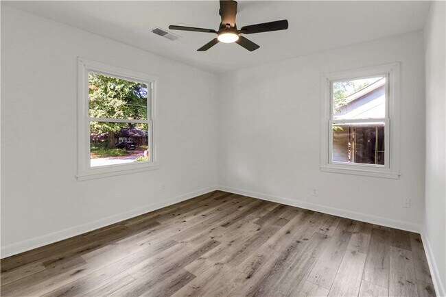 Building Photo - 776 Norwood Rd SE