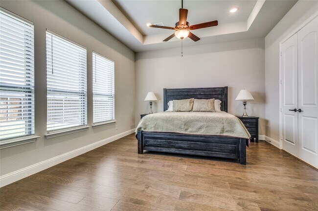 Building Photo - 11112 Lacey Oak Ridge