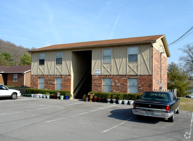 Primary Photo - 1330-1380 NW Village Oak Cir