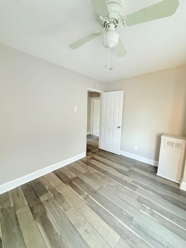Building Photo - Charming 3-Bedroom Twin Home for Rent in L...