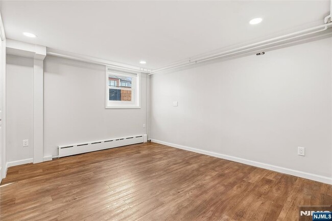 Building Photo - 202 Knox Ave