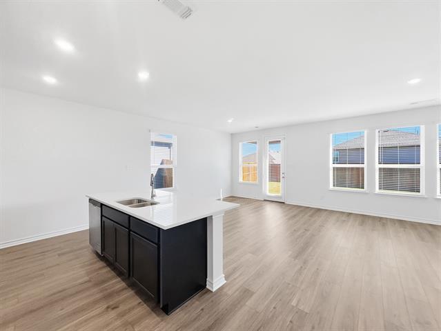 Building Photo - 663 Saxony Dr