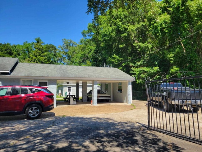 Building Photo - Huge house fully furnished!