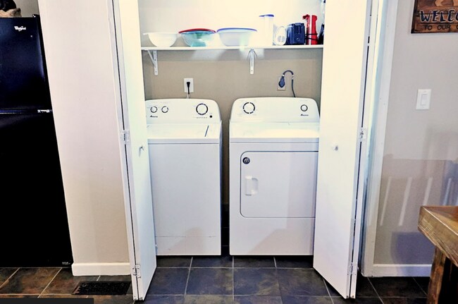 Building Photo - MOVE IN READY