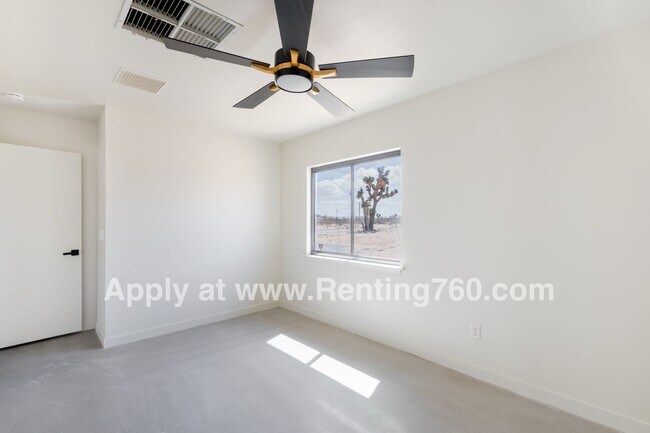 Building Photo - Modern Comfort in Scenic Landers
