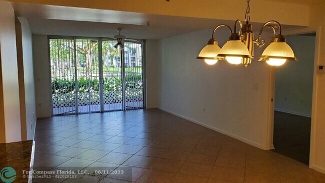 Building Photo - 2731 Ocean Club Blvd