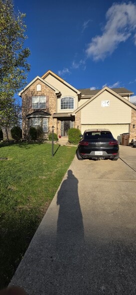 Building Photo - 2545 Hillsdale Dr