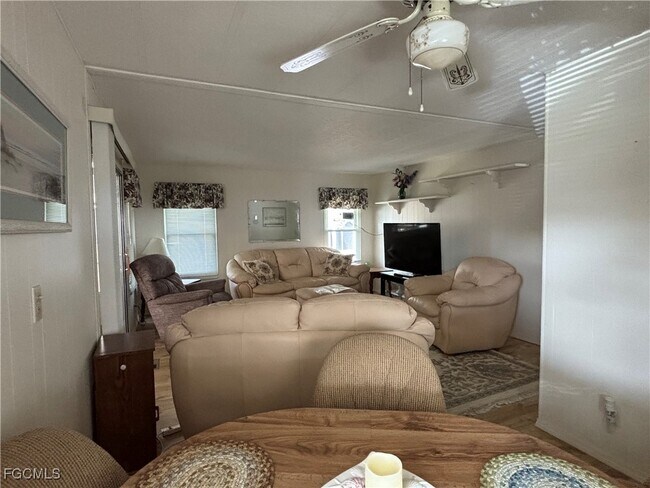 Building Photo - 207 Harvest Ln