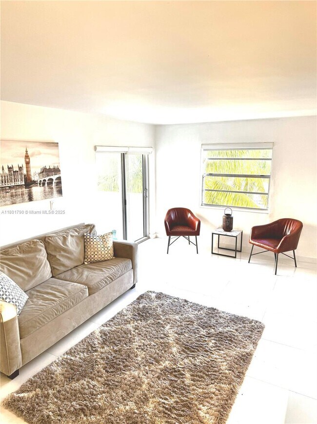 Building Photo - 240 Collins Ave