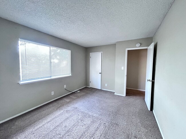 Building Photo - Two Bedroom One Bathroom Apartment