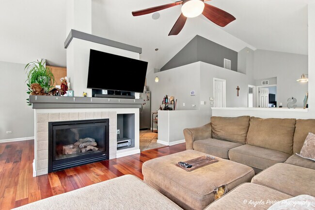 Building Photo - 649 S Parkside Dr