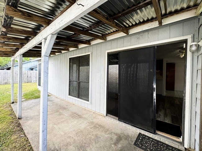 Building Photo - 109 Waterford Dr