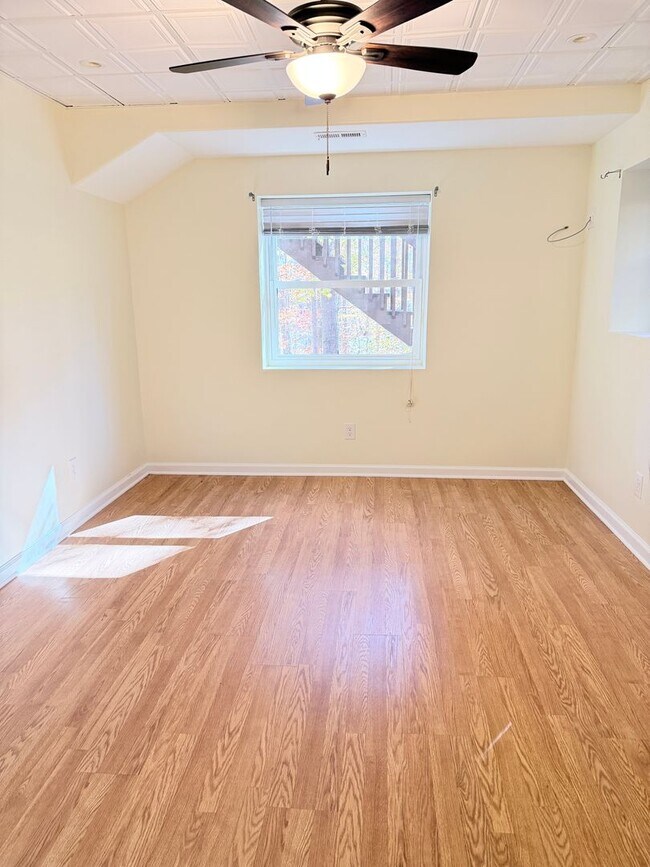 Building Photo - North Asheville, Private home with wooded lot, Asheville City Schools