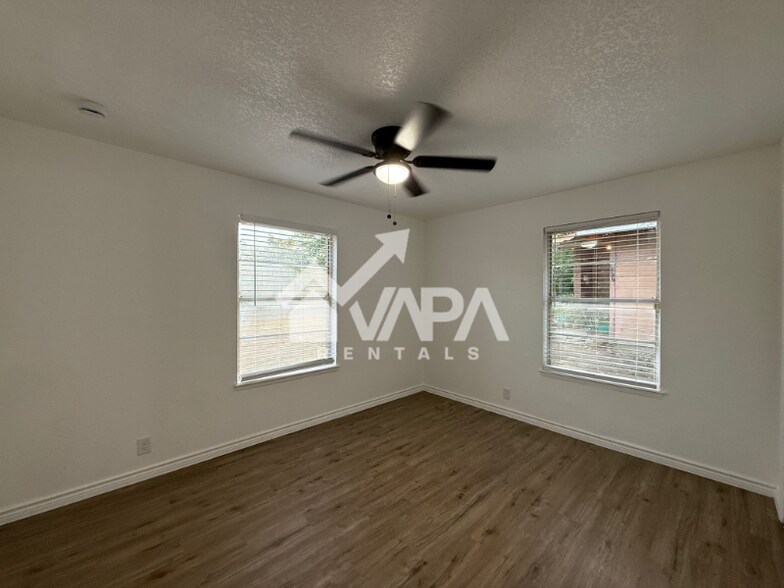 Building Photo - 530 Artemis Dr