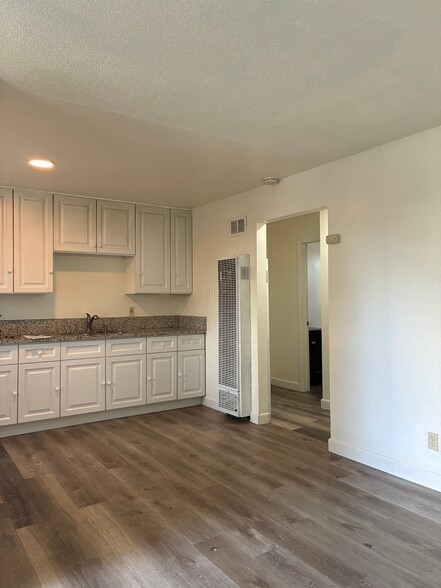 Building Photo - 416 3rd St