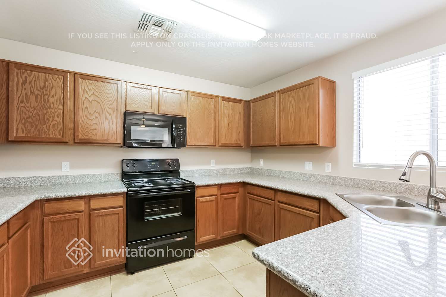 Building Photo - 11718 W Laurel Ln