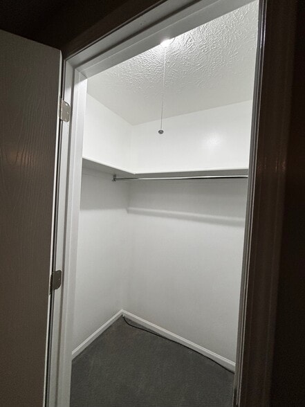 Building Photo - 981 Yale Ave