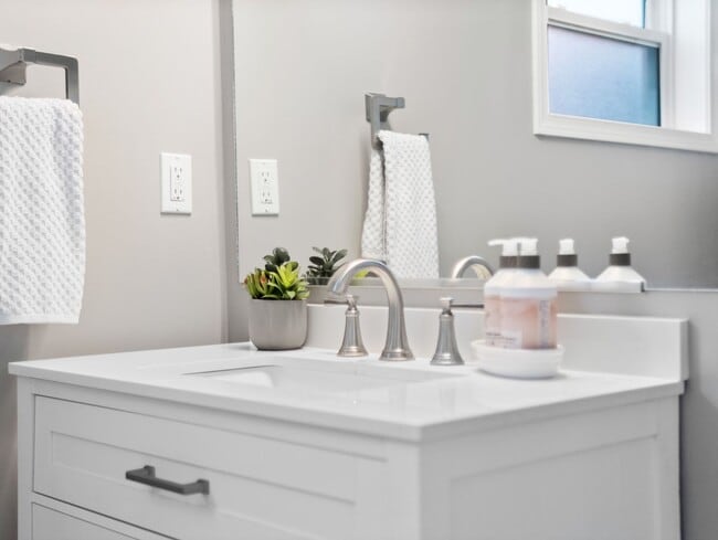 Building Photo - Spacious 4-Bedroom Pet-Friendly Home in North Spokane