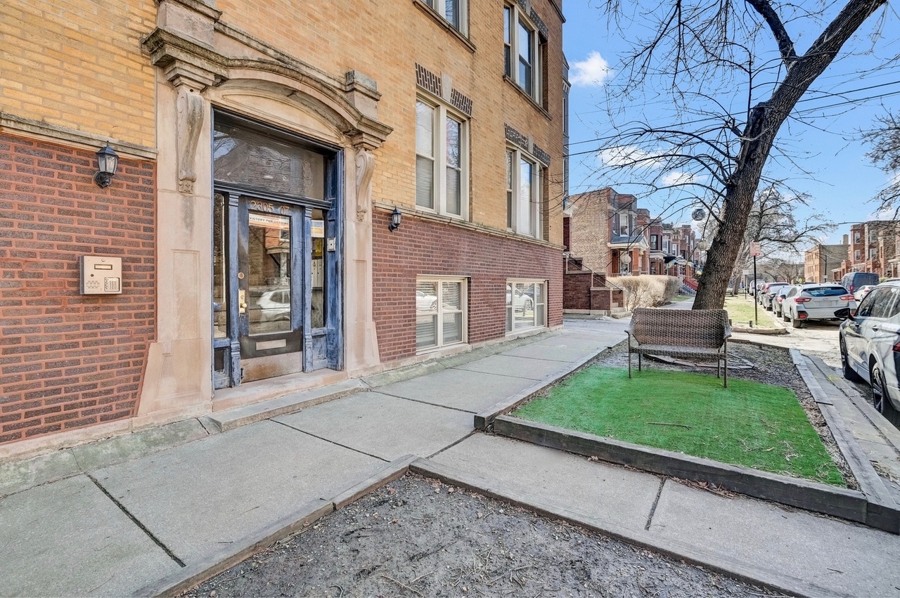 Building Photo - 2307 W Walton St