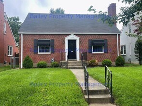 Building Photo - 215 McCready Ave