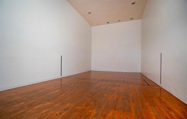 racquetball court - 322 Aoloa St