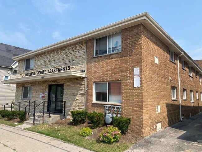 Building Photo - 1418 W Mitchell St