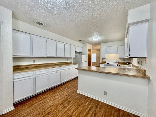 Building Photo - 1303 Conway Dr