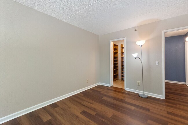 Building Photo - 5911 Edsall Rd