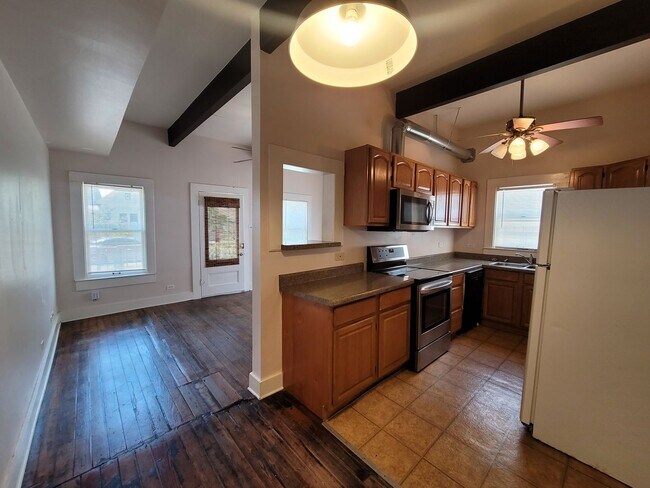 Building Photo - 113/115 Vitra Place