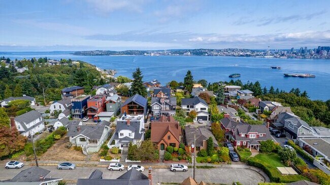 Building Photo - Stunning Air Conditioned 1931 Tudor in Coveted Admiral w/ Views