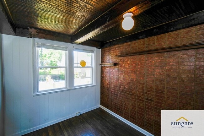 Building Photo - 217 W Edgevale Rd