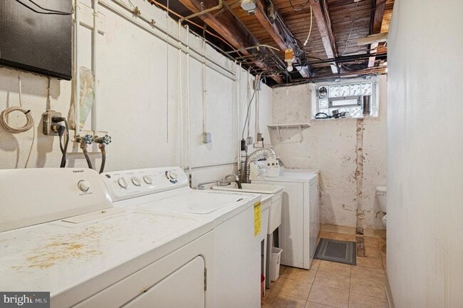 Building Photo - 7947 Ferndale St