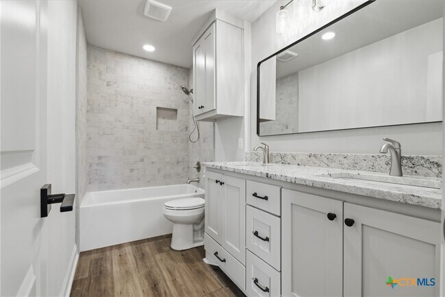 Building Photo - 410 State Hwy 95