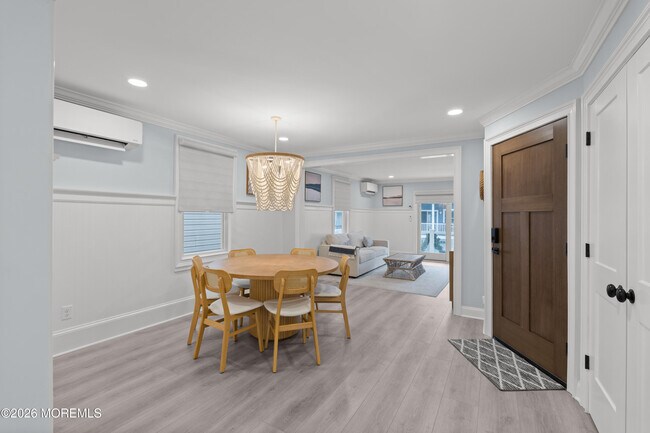 Building Photo - 11 Center St