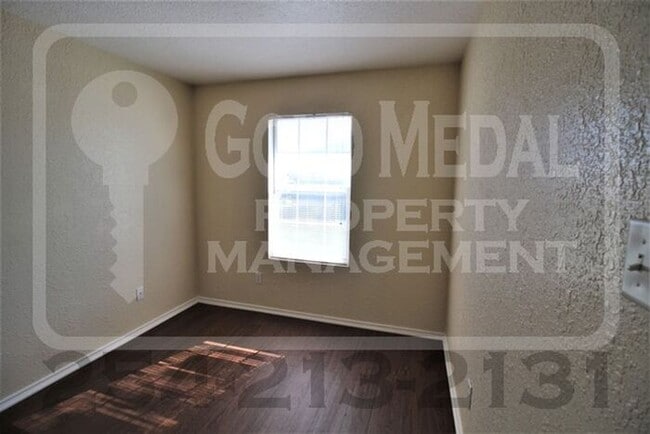 Building Photo - 4500 Sylvia Dr