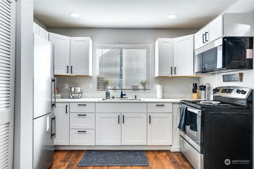 Building Photo - 640 N Anderson St