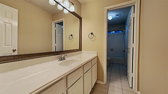 Building Photo - 2114 Winding Hollow Dr