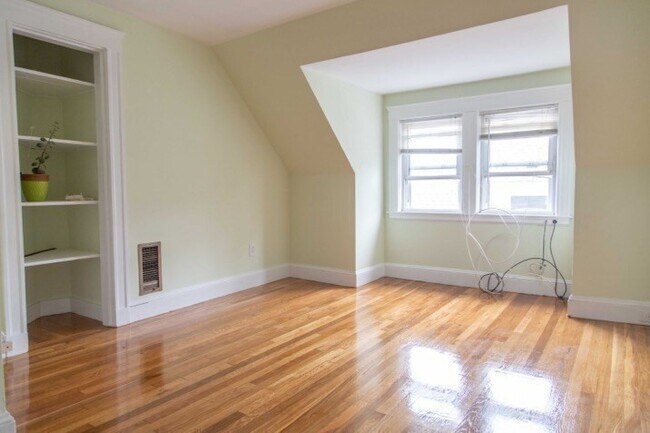 Building Photo - 19-21 Woodbridge St